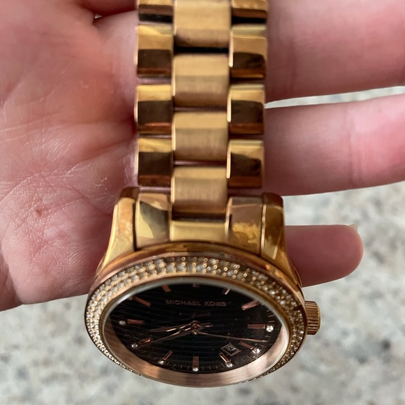 Michael Kors Rose Gold Watch - Picture 2 of 3